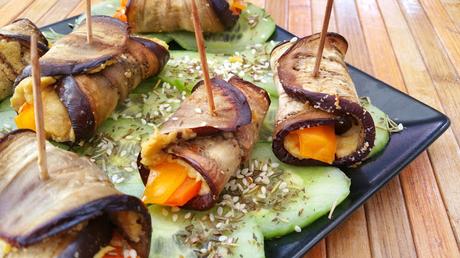 Rollitos de berenjena rellenas de hummus y zanahorias glaseadas Rollitos de berenjena rellenas de hummus y zanahorias glaseadas