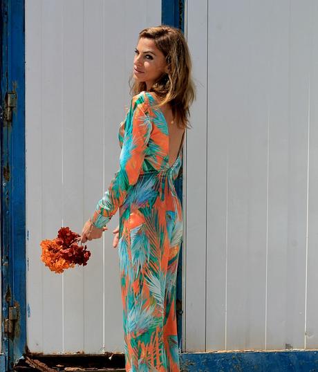 mono palmeras y espalda al aire mono palmeras y espalda al aire