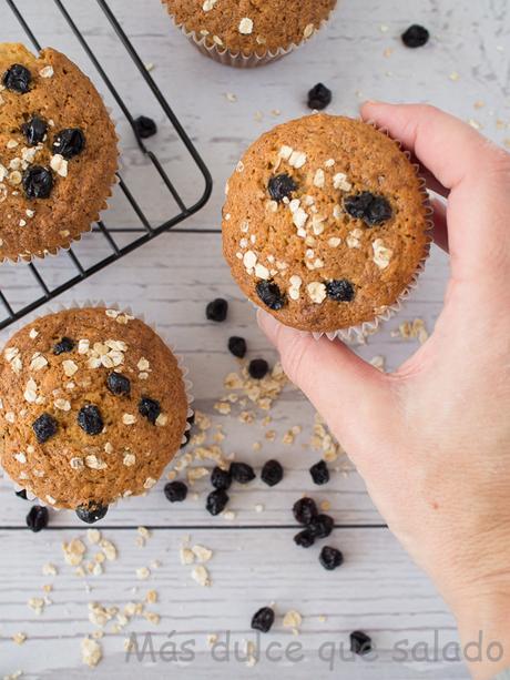 Muffins de avena y grosellas negras