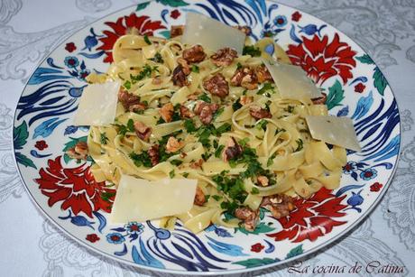 Fettuccine con nueces y limón Fettuccine con nueces y limón