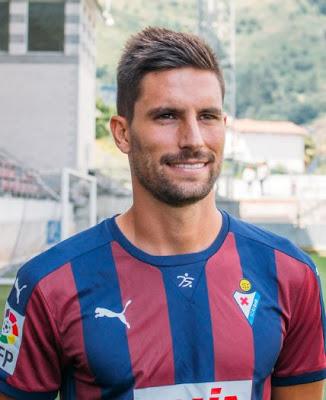 Adrián González, primer fichaje del Málaga Adrián González, primer fichaje del Málaga