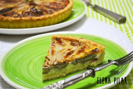 Tarta salada de pera, con queso azul y pecanas