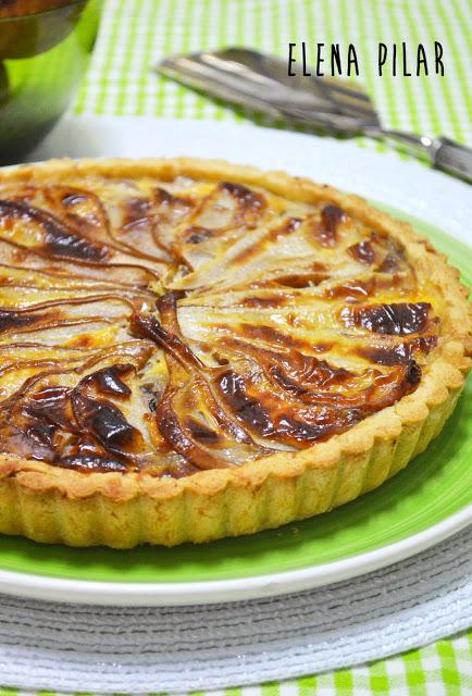 Tarta salada de pera, con queso azul y pecanas