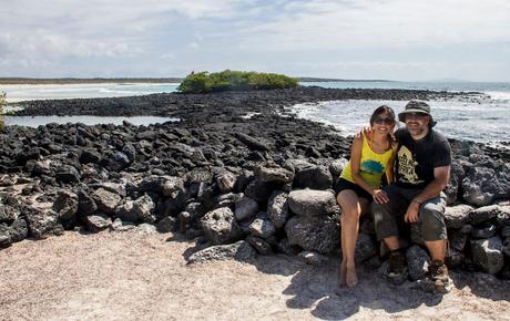 Iguanas nadadoras y pinzones curiosos