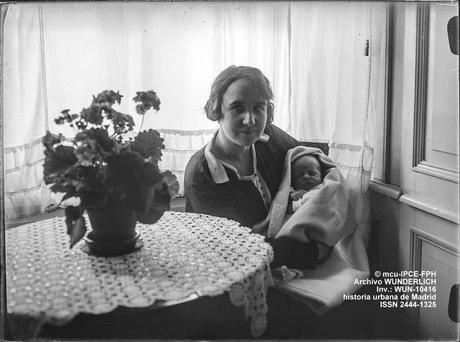 Fototeca: Especial Día de la Madre (II) Margrit, la esposa de Otto Wunderlich. Madrid, 1928