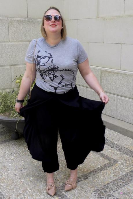 look talla grnade culottes de volantes de asos curves con camiseta gris y zapatos nude de lazos de zara con bolso negro chloe de aliexpress outfit de primavera