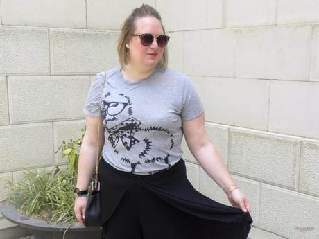 look talla grnade culottes de volantes de asos curves con camiseta gris y zapatos nude de lazos de zara con bolso negro chloe de aliexpress outfit de primavera