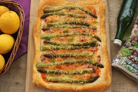 RECETA - Tarta de Hojaldre con Espárragos, Bacón y Queso RECETA - Tarta de Hojaldre con Espárragos, Bacón y Queso