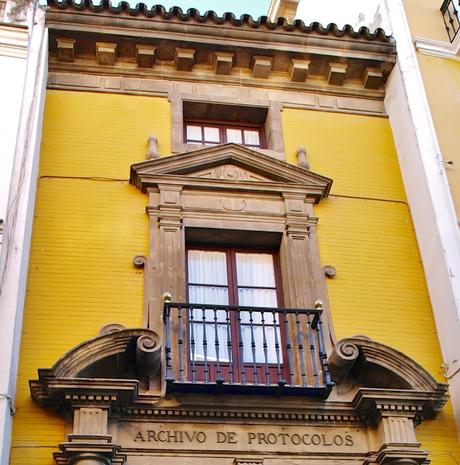 La fachada del antiguo convento de Santa María de Montesión.