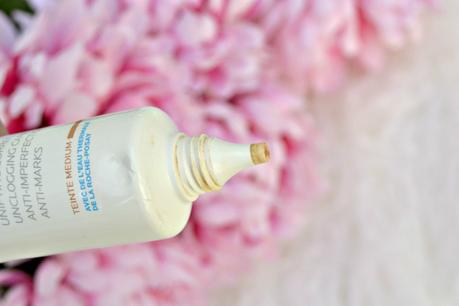 Envase de Effaclar Duo + Unifiant gracias a su dosificador la aplicación es precisa