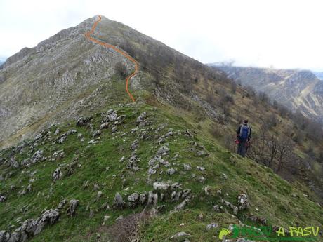 Pico Carriá desde San Ignacio: Del Pico Roble al Carriá