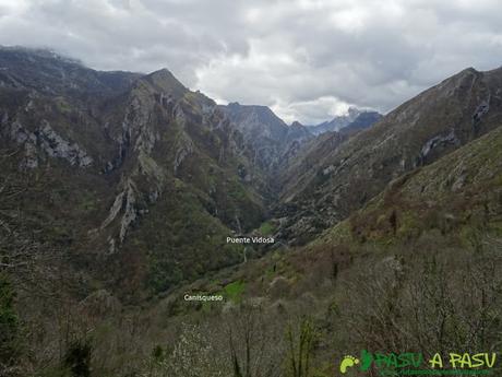 Pico Carriá desde San Ignacio: Vista hacia Puente Vidosa desde Canisqueso