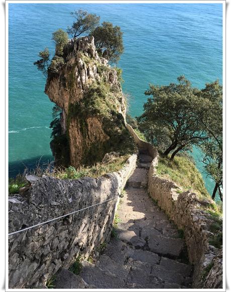 Escaleras del Faro del Caballo