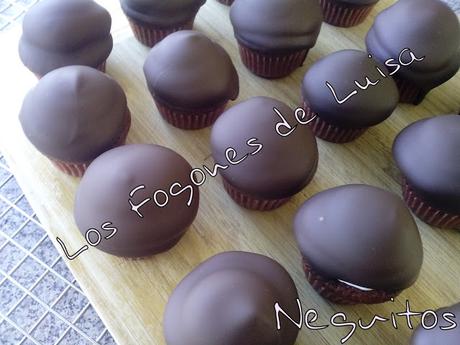 MINI MUFINS DE CHOCOLATE CON MERENGUE Y CHOCOLATE MINI MUFINS DE CHOCOLATE CON MERENGUE Y CHOCOLATE