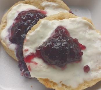 LA CASA DE LOS BISQUETS… LA CASA DEL HORROR. queso crema