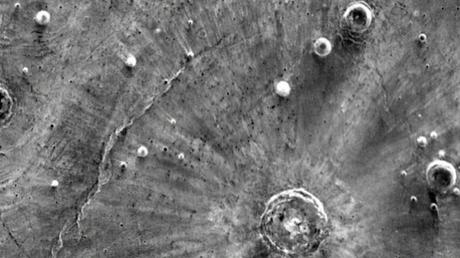 Explican el misterio de las líneas nocturnas de #Marte / #NASA Explican el misterio de las líneas nocturnas de #Marte / #NASA