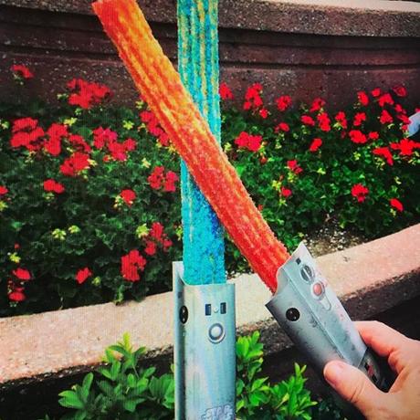 Disneyland triunfa con los churros espada láser Disneyland triunfa con los churros espada láser