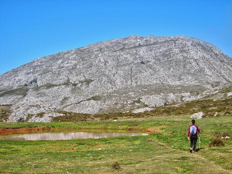 Peña Gradura desde Gradura por la Mucheirina