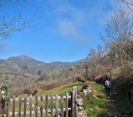 Peña Gradura desde Gradura por la Mucheirina