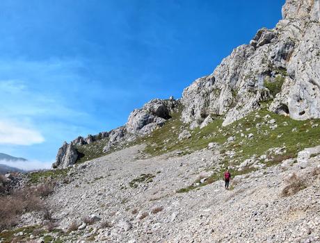 Peña Gradura desde Gradura por la Mucheirina