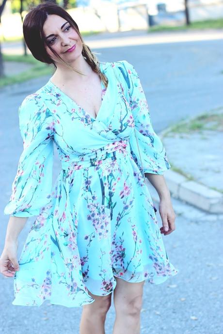 Vestido floral vaporoso de METISU Vestido floral vaporoso de METISU