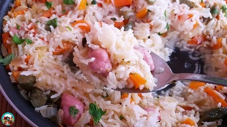 Arroz con salchichas de pollo