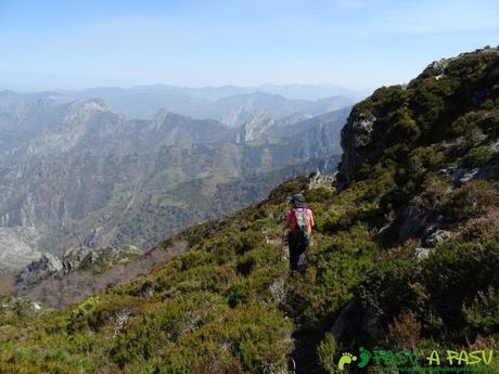 Bajando de Peñas Negras a la Forcada