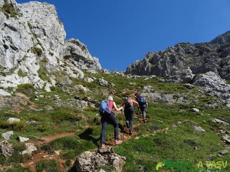 Parte inferior de la Canal de las Cuevas de Peña Mea