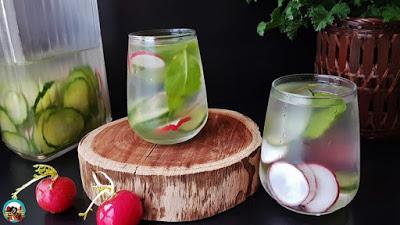 Agua detox,pepino y rábanos