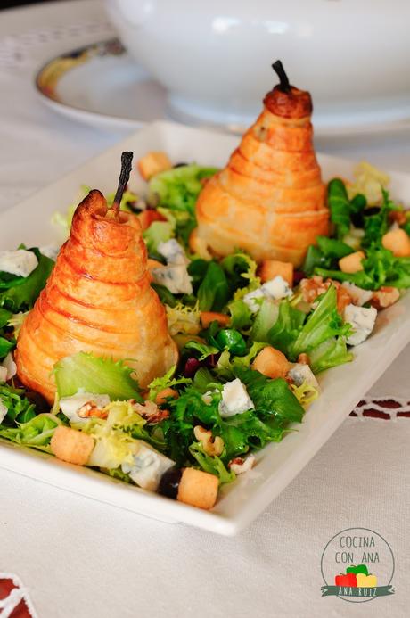 ENSALADA CON PERAS EN HOJALDRE Y QUESO GORGONZOLA ENSALADA CON PERAS EN HOJALDRE Y QUESO GORGONZOLA