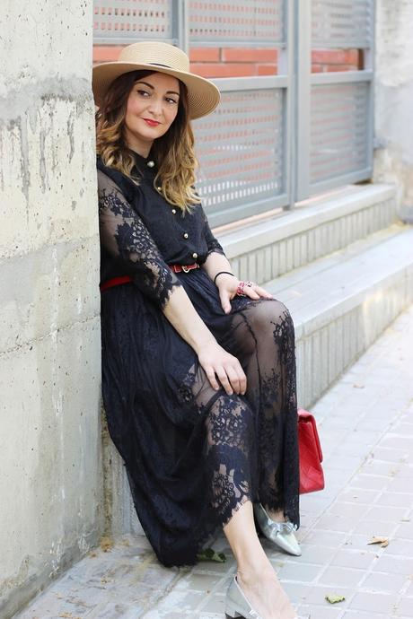 Vestido negro de encaje de METISU Vestido negro de encaje de METISU