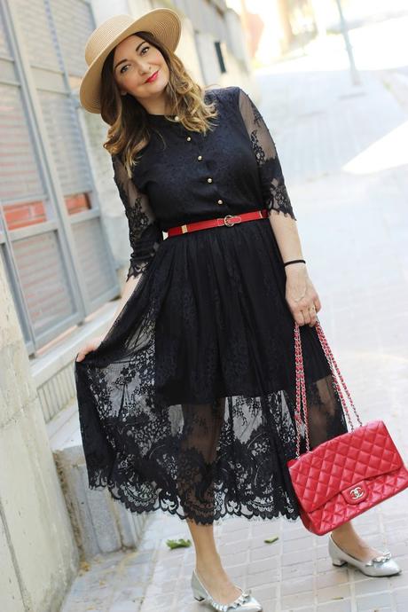 Vestido negro de encaje de METISU Vestido negro de encaje de METISU