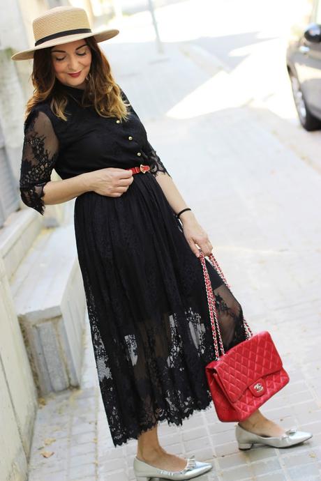 Vestido negro de encaje de METISU Vestido negro de encaje de METISU