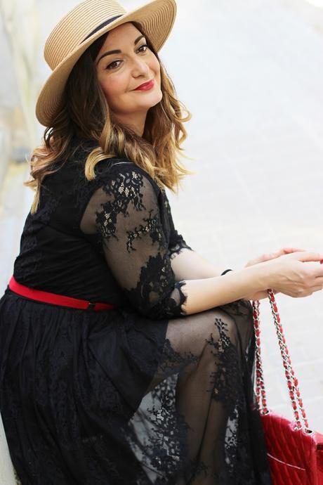 Vestido negro de encaje de METISU Vestido negro de encaje de METISU