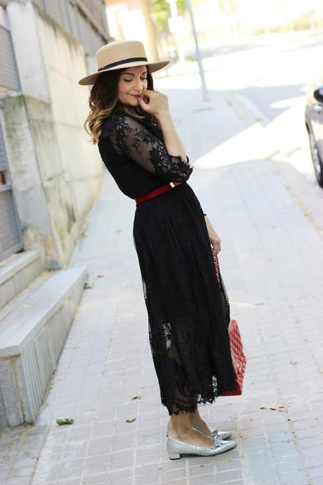 Vestido negro de encaje de METISU Vestido negro de encaje de METISU