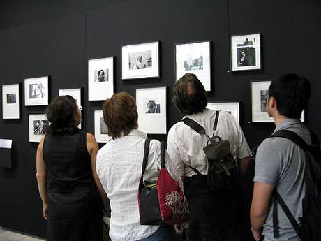 Una gran retrospectiva de Duane Michals llega a la Fundación Mapfre de Barcelona Duane Michals exposición en Arles 2009, Francia.