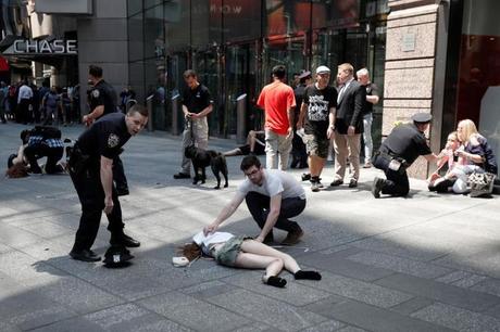 NOTICIA EN DESARROLLO: Al menos un muerto en un atropello masivo en Times Square NOTICIA EN DESARROLLO: Al menos un muerto en un atropello masivo en Times Square