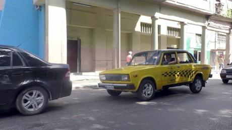 RIDÍCULO: Con 60 taxis marca lada el régimen de La Habana desafía a los boteros RIDÍCULO: Con 60 taxis marca lada el régimen de La Habana desafía a los boteros