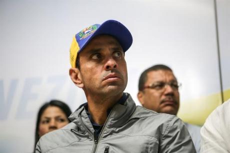 Impiden a Capriles salir del país anulando su #pasaporte #Venezuela