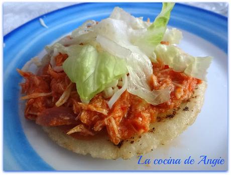 TOSTADAS DE TINGA DE POLLO (México)