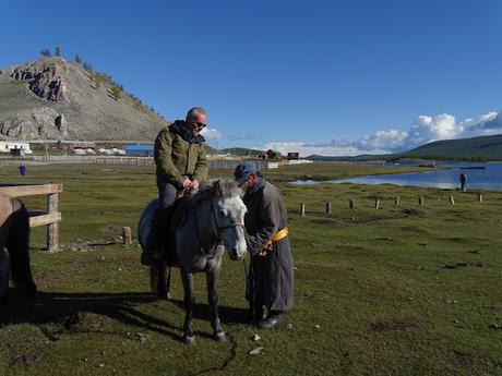 MONGOLIA: UN PASEO A CABALLO POR EL LAGO KHÖVSGÖL