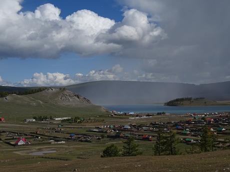 MONGOLIA: UN PASEO A CABALLO POR EL LAGO KHÖVSGÖL