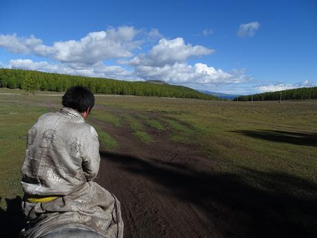 MONGOLIA: UN PASEO A CABALLO POR EL LAGO KHÖVSGÖL