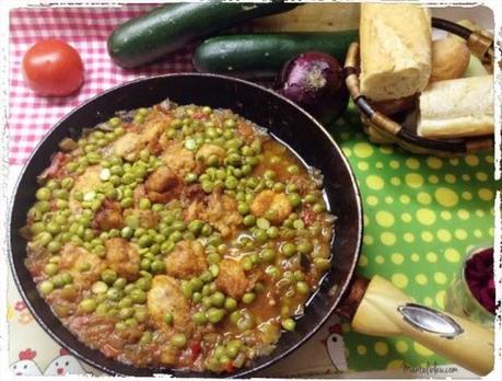 Guiso de pollo con piperrada y guisantes