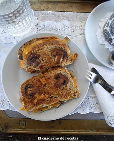 Sandwich de queso y champiñones Sandwich de Queso & Champiñones