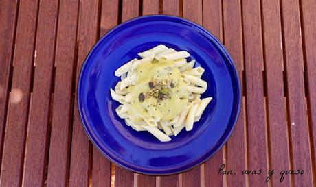 Macarrones con salsa de pistachos (tradicional o Thermomix)