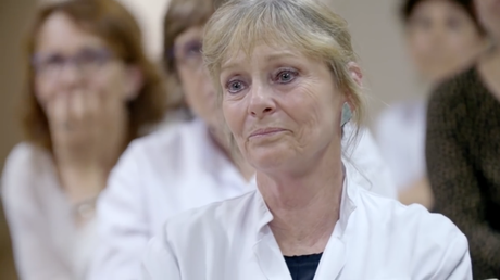 Nestlé homenajea a las enfermeras con este emotivo spot Nestlé 01