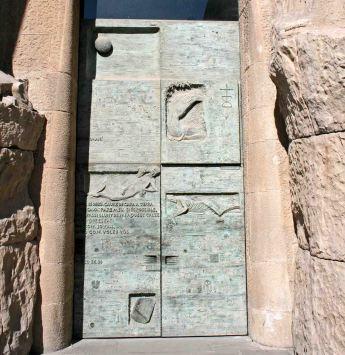 Matemáticas sobre las puertas de bronce de la Sagrada Familia en Barcelona