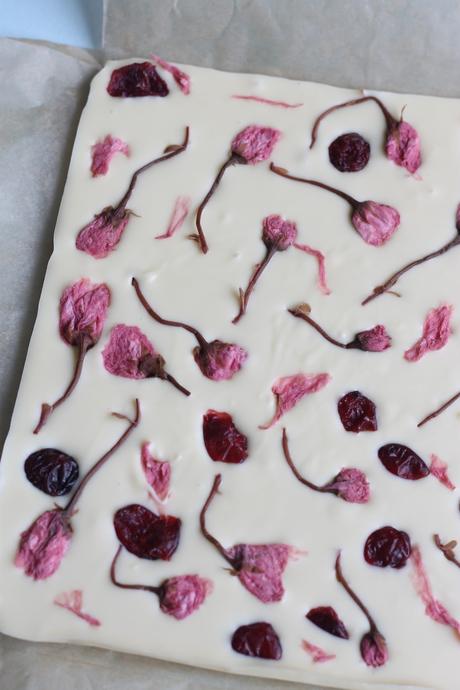 Tableta de chocolate blanco con sakura cherry blossom