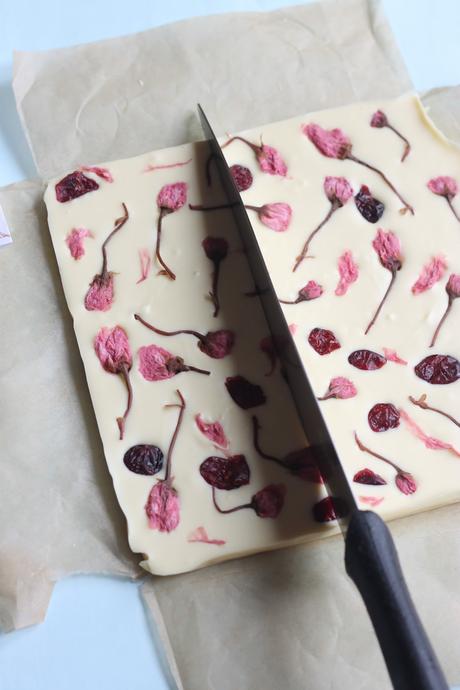 Tableta de chocolate blanco con sakura cherry blossom